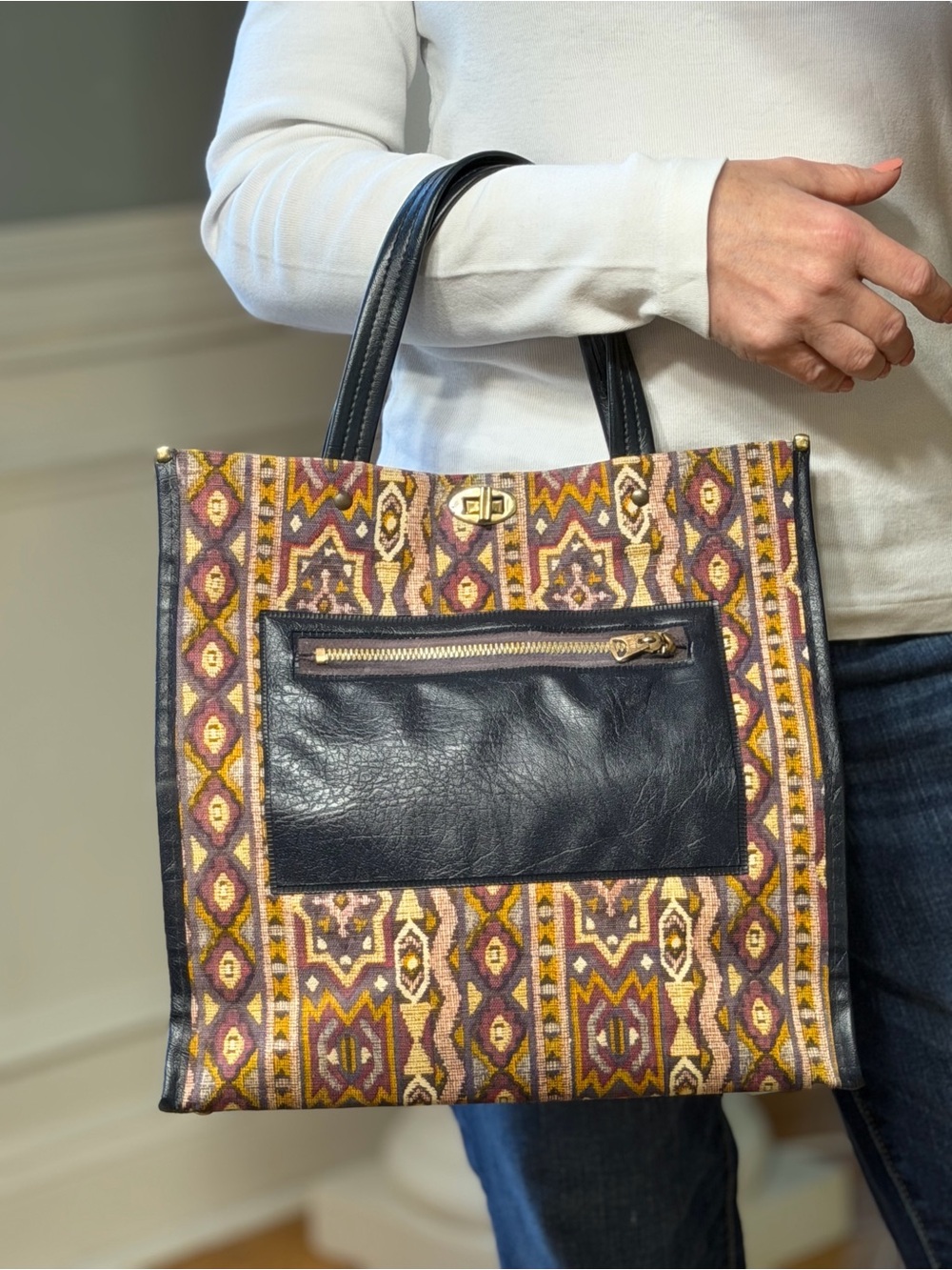 Vintage Southwestern Tapestry Navy Tote Bag‎ Brass Turn Lock (GVC))